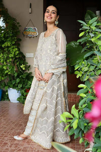 Iqra Aziz wearing Sanweriya by Bano